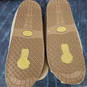 Old Friend Shoes - Old Friend Leather and Lambskin Slippers Size 12 Old Friend Shoes - Old Friend Leather and Lambskin Slippers Size 12